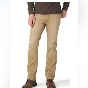 This is a bundle
Of 4 pair of Wrangler Men’s Khaki Jeans size 38x30